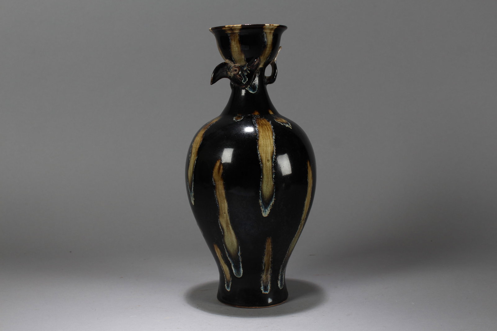 A Chinese Anicent-framing Myth-beast Porcelain Fortune Vase: A Chinese Anicent-framing Myth-beast Porcelain Fortune Vase. Height: 11.5 (inch). Width: 5 (inch).