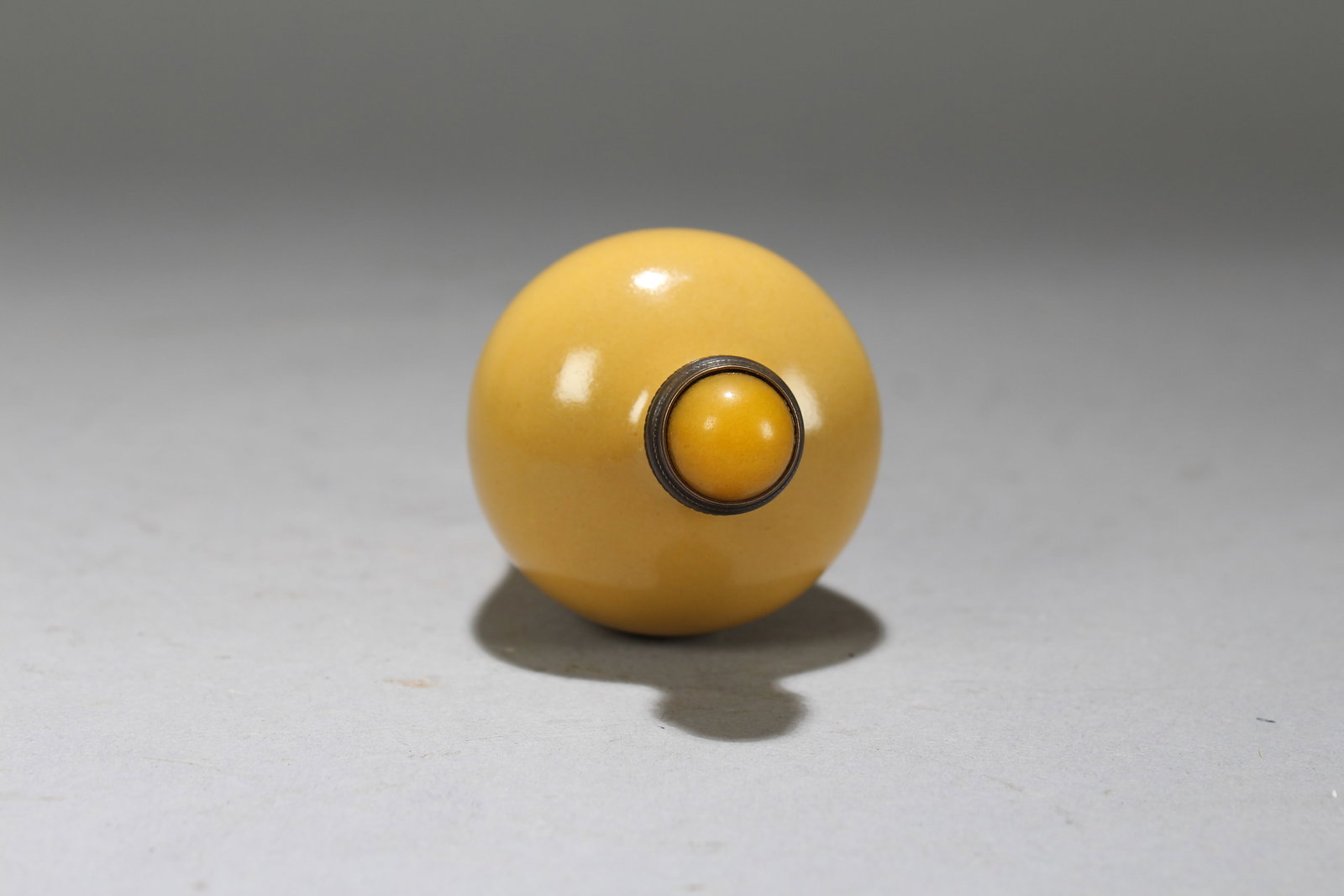A Chinese Yellow-coding Fortune Snuff Bottle - 3