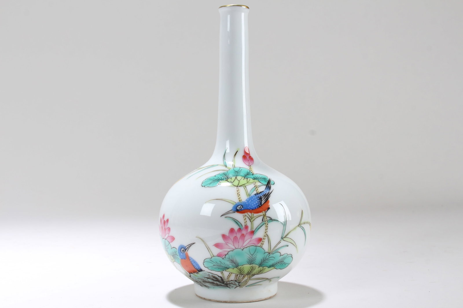A Chinese Narrow-opening Nature-sceen Fortune Porcelain Vase: A Chinese Narrow-opening Nature-sceen Fortune Porcelain Vase . Height: 6.5 (inch).