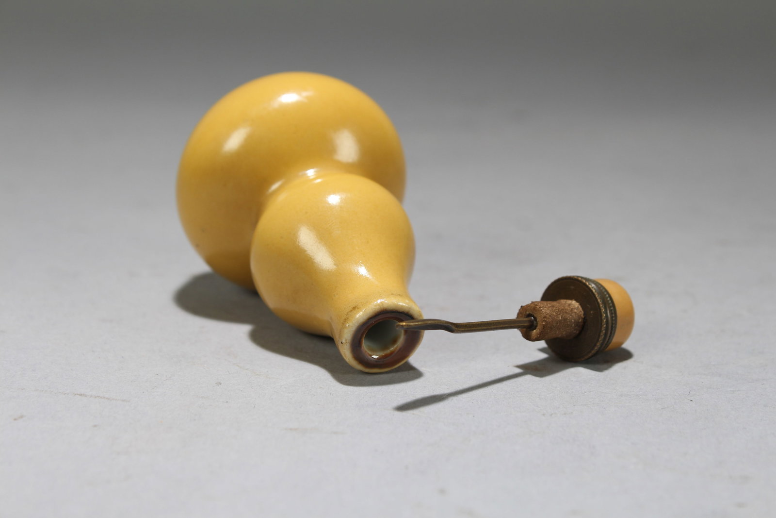 A Chinese Yellow-coding Fortune Snuff Bottle - 4