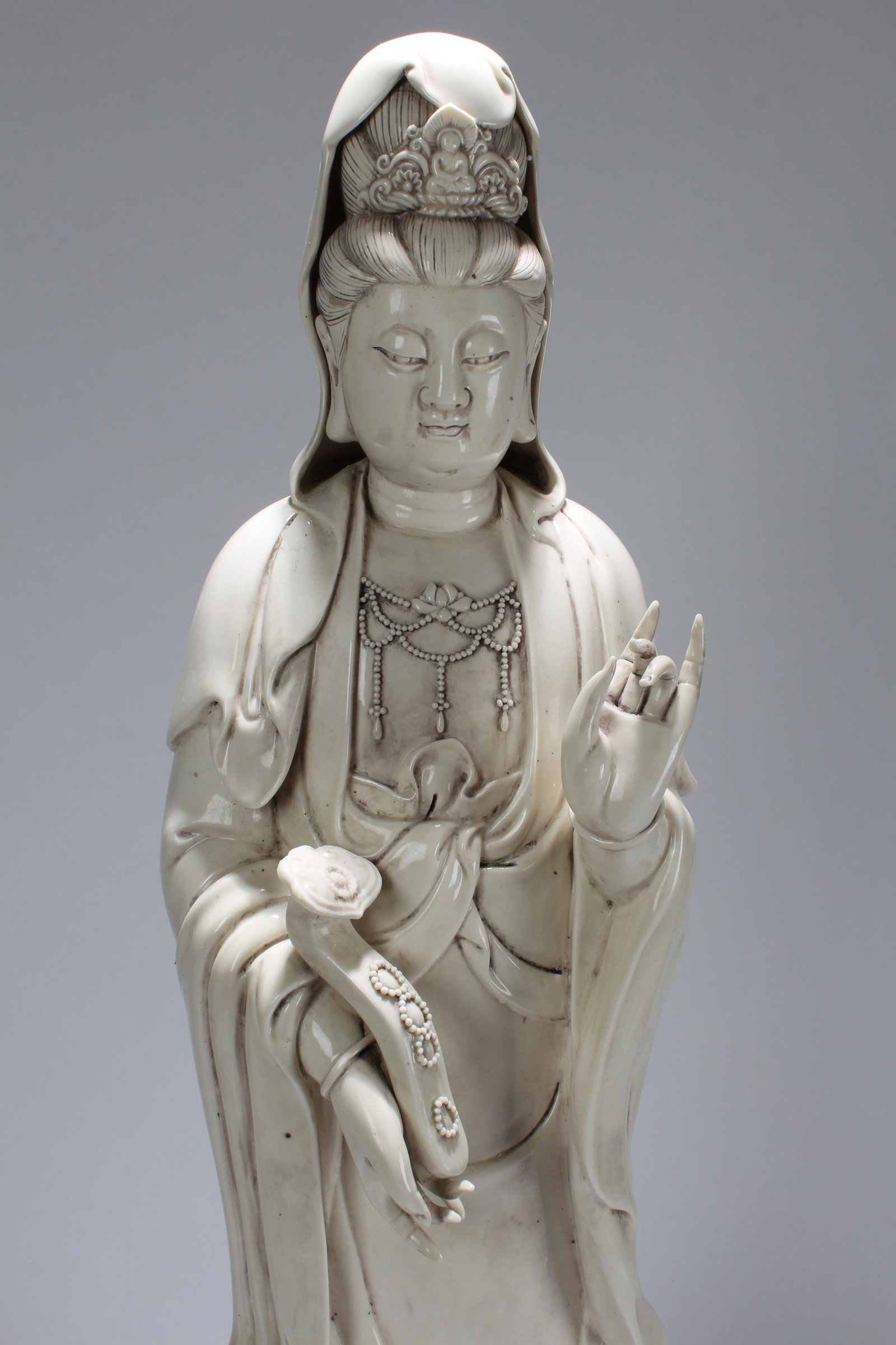 A Chinese Massive De Blac Religious Guanyin Statue: A Chinese Massive De Blac Religious Guanyin Statue . Height: 29.5 (inch).