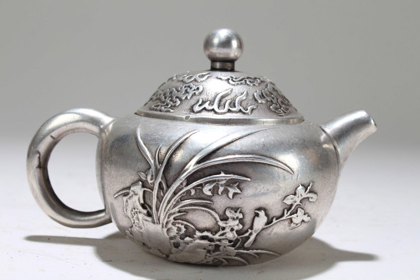 A Chinese Dragon-decorating Fortune Lidded Tea Pot - 3