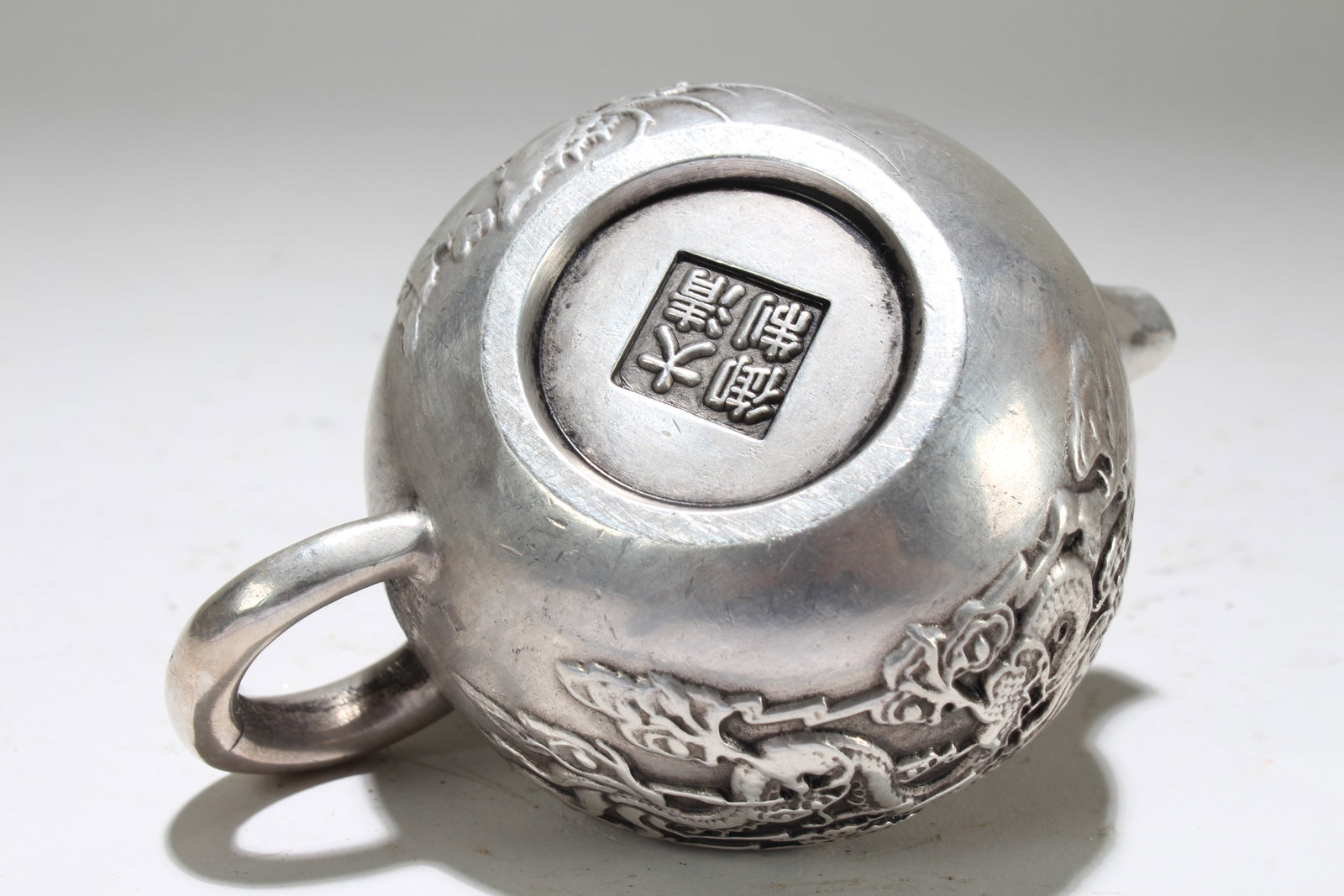 A Chinese Dragon-decorating Fortune Lidded Tea Pot - 4
