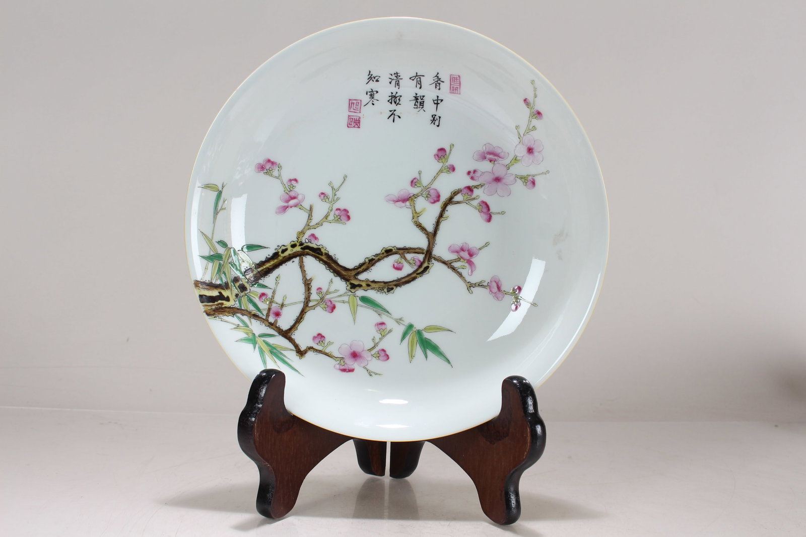A Chinese Nature-sceen Fortune Porcelain Plate: A Chinese Nature-sceen Fortune Porcelain Plate. Height: 1.75 (inch). Opening Diameter: 8 (inch).
