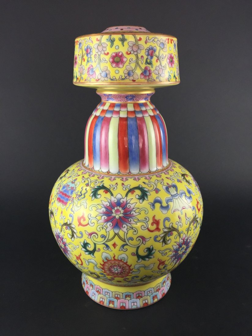 A Curtain-opening Round Shape Chinese Yellow Vase (1 of 6)