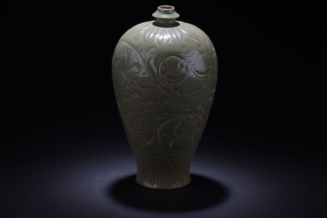 A Chinese Anicent Framing Porcelain Vase (1 of 7)