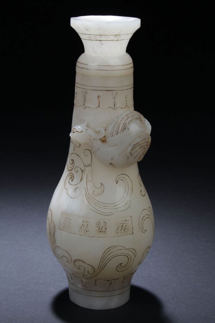 An Anicent-framing Chinese Lidded Old Jade Vase (1 of 5)