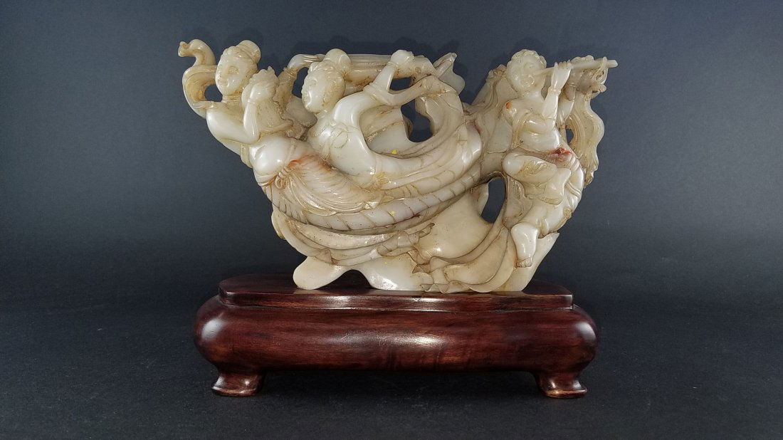 An Old Jade Godness Statue Display (1 of 9)