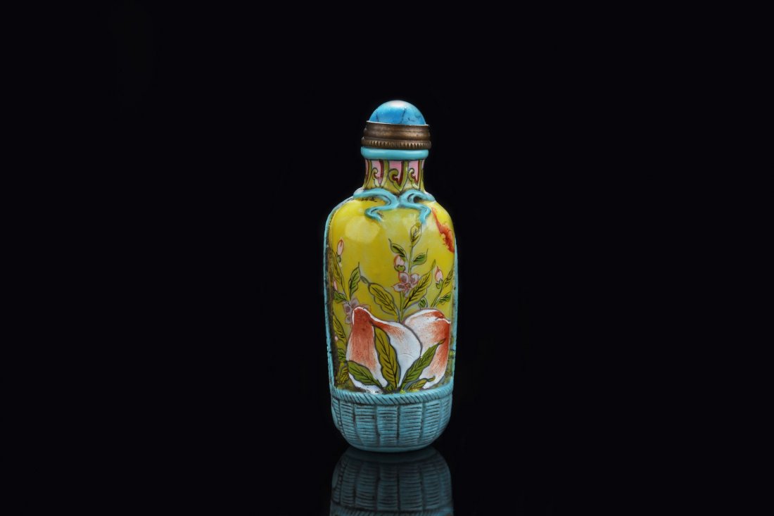 A Chinese Blue Blossom Snuff Bottle (1 of 6)