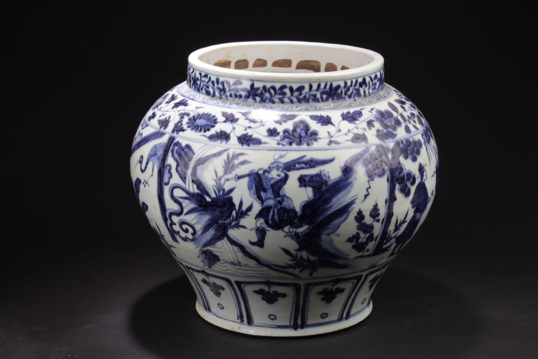 An Estate Round-shape Chinese Blue and White Vase (1 of 6)