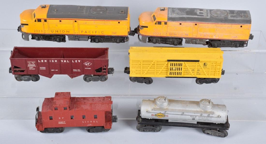 LIONEL 2023 UNION PACIFIC A&A PLUS 4 FREIGHT CARS (1 of 3)