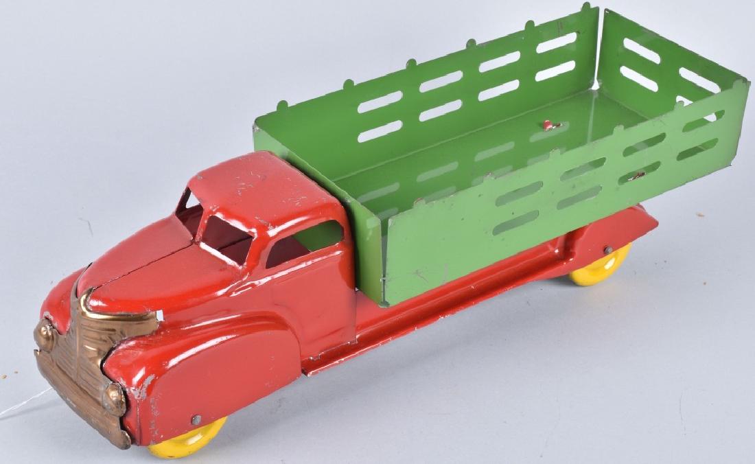 MARX LARGE STAKE TRUCK, RED / GREEN (1 of 4)