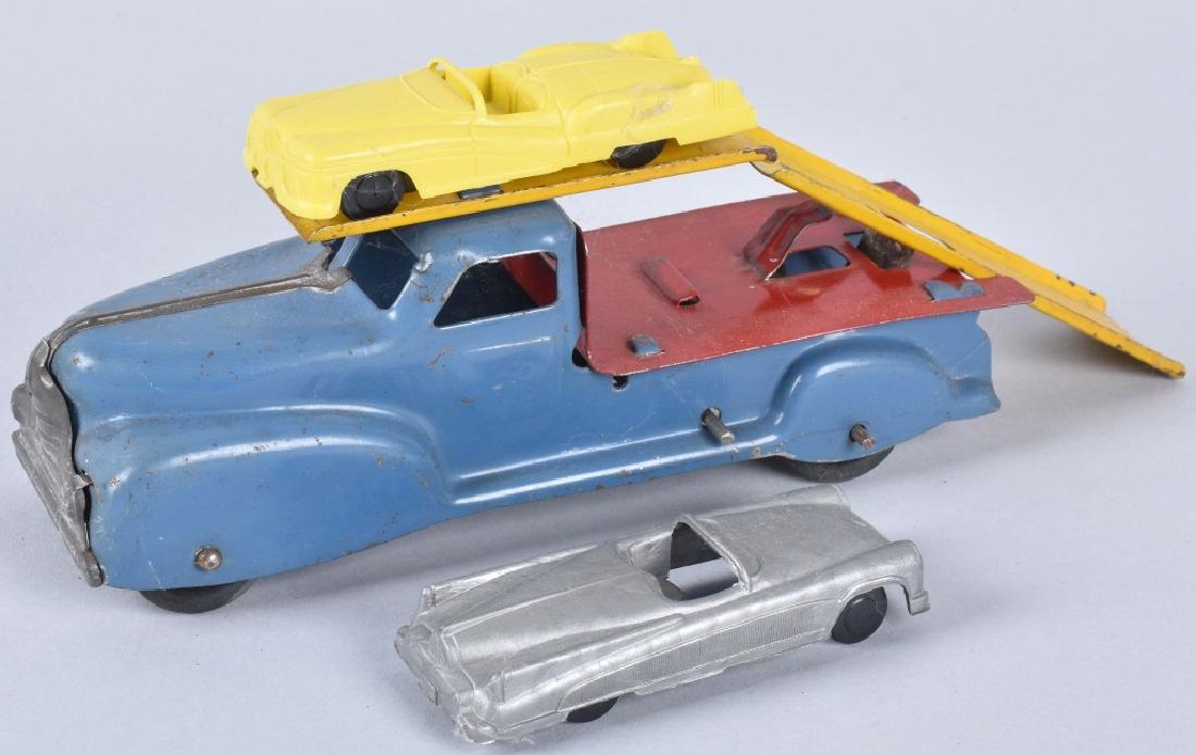 MARX WINDUP AUTO HAULER with 2 AUTOS (1 of 5)