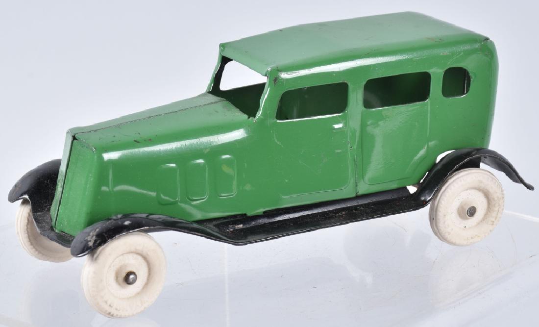 1930'S WYANDOTTE GREEN and BLACK SEDAN (1 of 4)