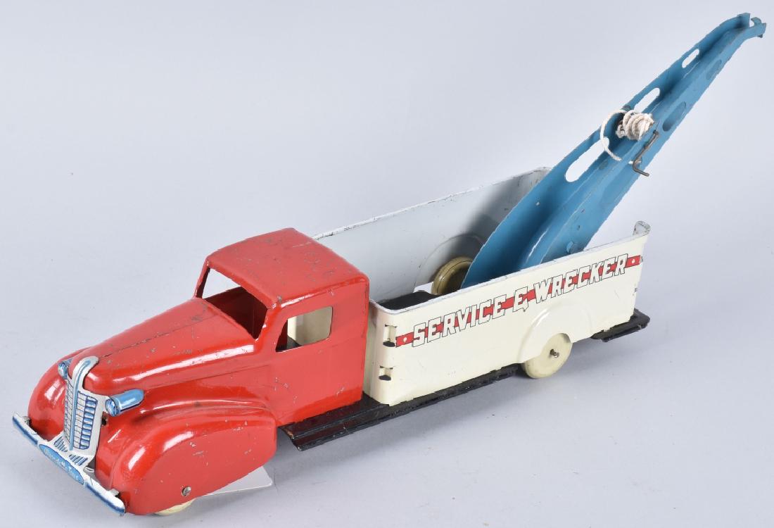 1930's WYANDOTTE SERVICE WRECKER TRUCK: 23" long, nice colors and graphics, 17" long, nice colors and graphics, light wear, Very Good-Excellent