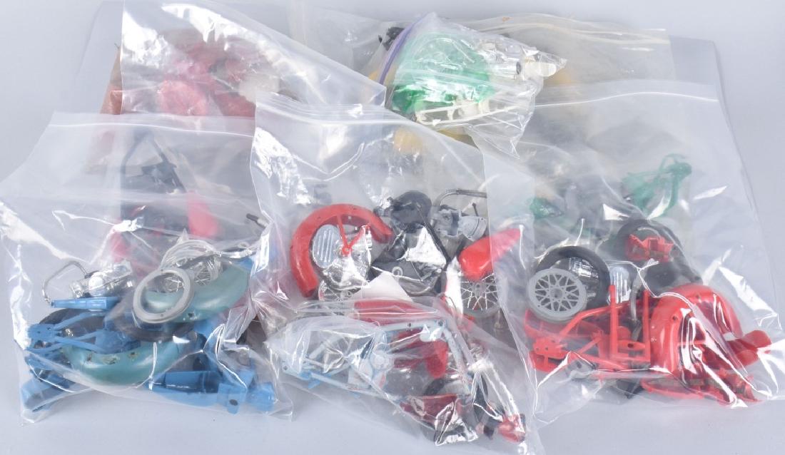 LARGE LOT MARX FIX ALL MOTORCYCLE TOY PARTS (1 of 5)