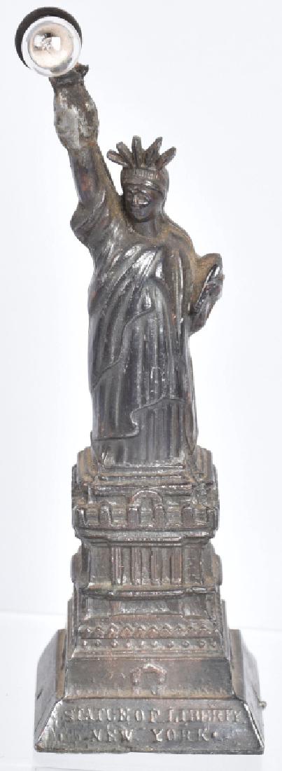 VINTAGE STATUE OF LIBERTY CAR ACCESSORY LIGHT (1 of 5)