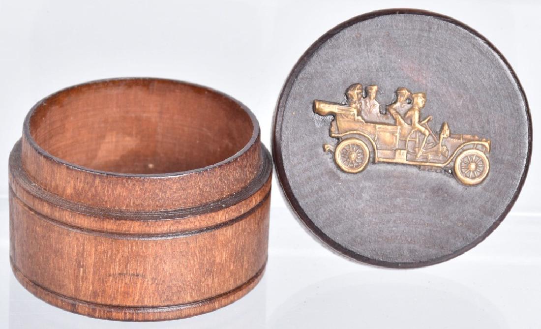 SNUFF BOX WITH EARLY AUTOMOBILE (1 of 4)
