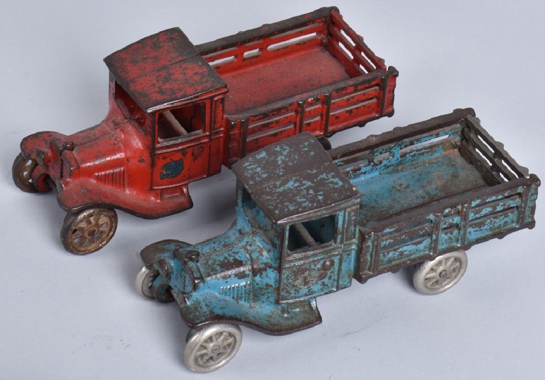 2- 7" ARCADE Cast Iron STAKE BED TRUCKS (1 of 5)