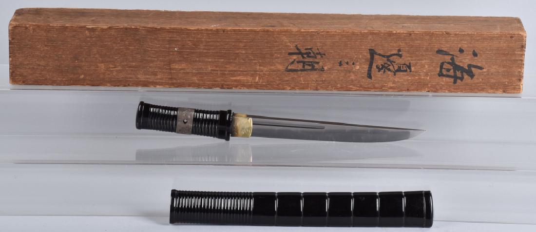 JAPANESE TANTO KNIFE, SIGNED TANG, & WOOD CASE: Rare Japanese tanto knife made by Satsuyoshi Motohira, also known as Satsuma Motohira, circa 1667-1673. He made swords and tantos for the elite of Satsuma. 13 1/4" overall with 8 3/4" cutting edge,sig