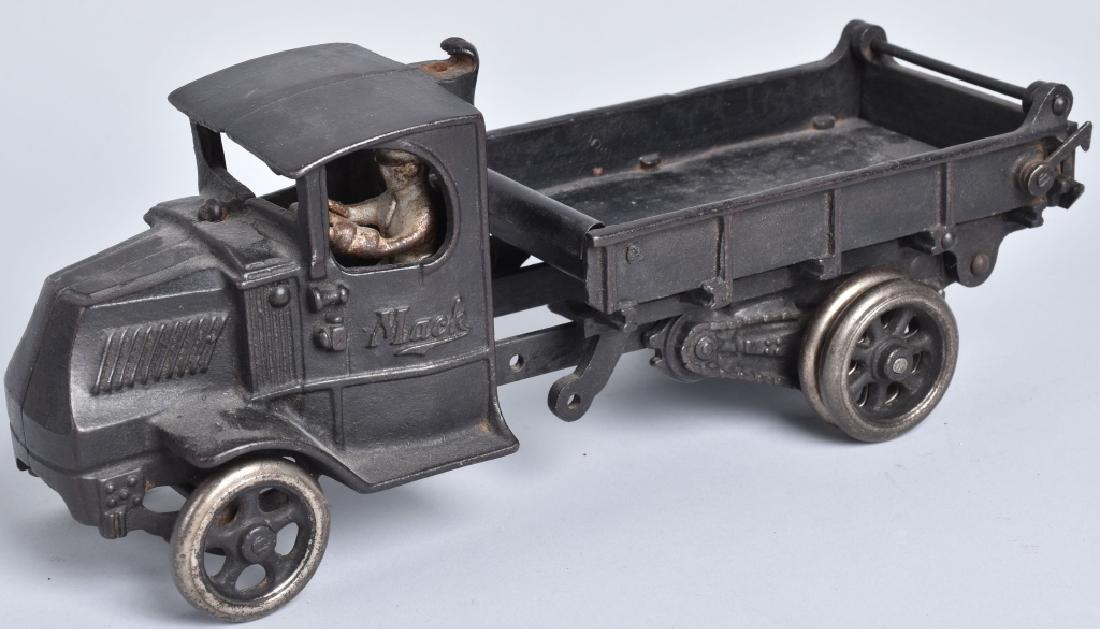 ARCADE CAST IRON LARGE MACK DUMP TRUCK (1 of 4)