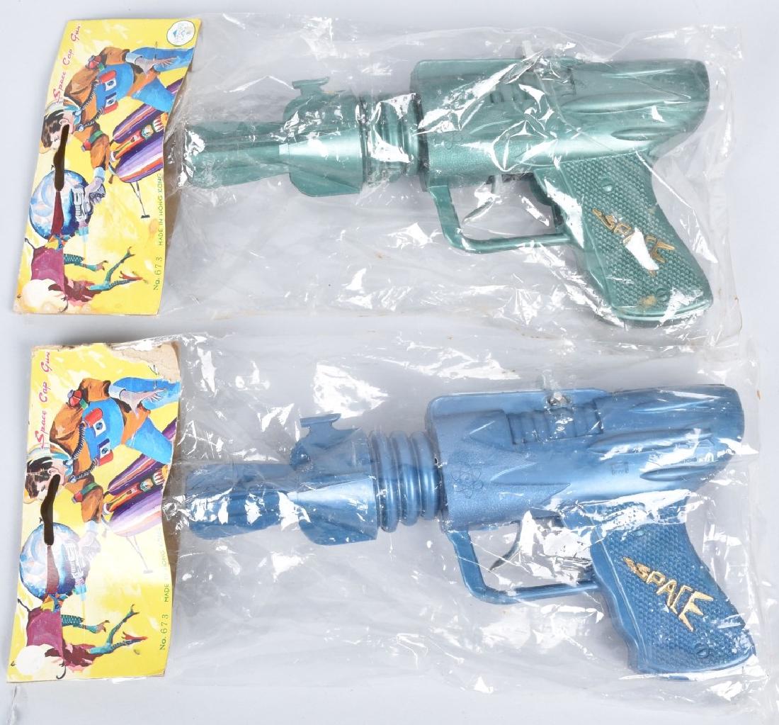 2- VINTAGE SPACE CAP GUNS MIP (1 of 4)