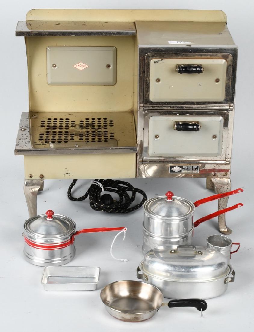 VINTAGE EMPIRE ELECTRIC CHILDS STOVE: Excellent vintage Empire electric Child's Stove with Pots and Pans. All original. 15"x14" Excellent