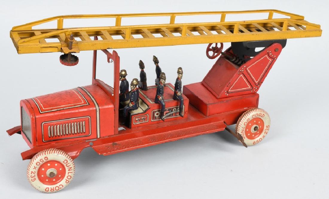 DITSLER Tin Windup LADDER FIRE TRUCK (1 of 6)