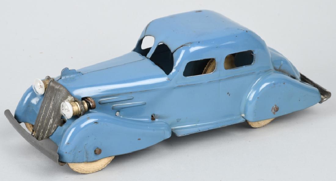 WYANDOTTE 1930'S ROOSTER COMB SEDAN (1 of 5)