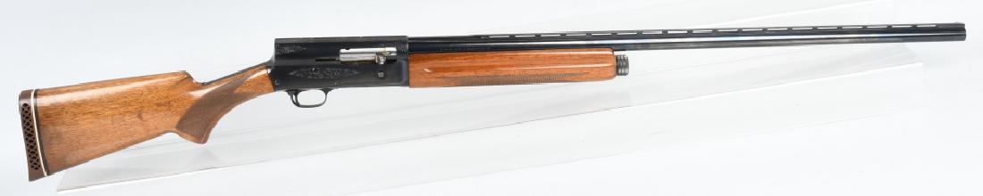 BROWNING AUTO 5 MAGNUM, 12 GA SHOTGUN A5: SN 71V91406, 12 gauge magnum caliber, made in Belgium. 31 1/2" ventilated rib barrel with excellent bore. Full choke. 95% finish with nice markings and engraved receiver. Excellent checkered stocks. N