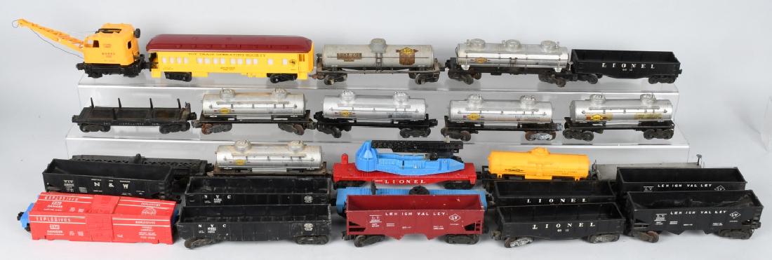 25- LIONEL FREIGHT CARS (1 of 5)