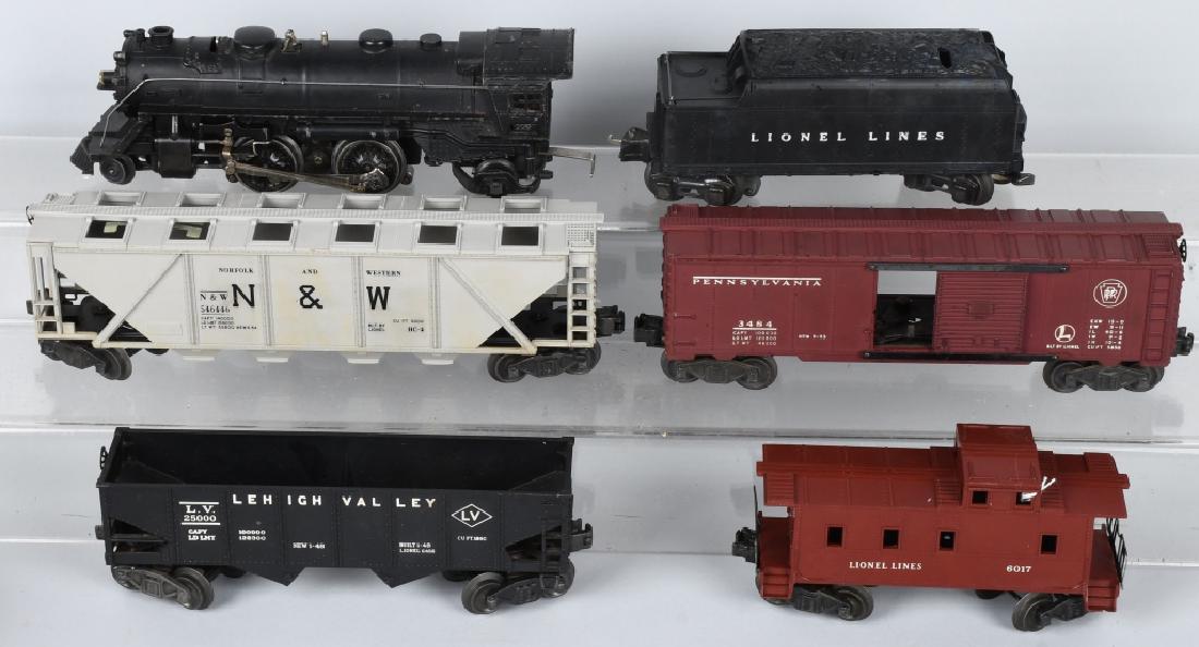 LIONEL 229 ENGINE & 4 FREIGHT CARS (1 of 4)