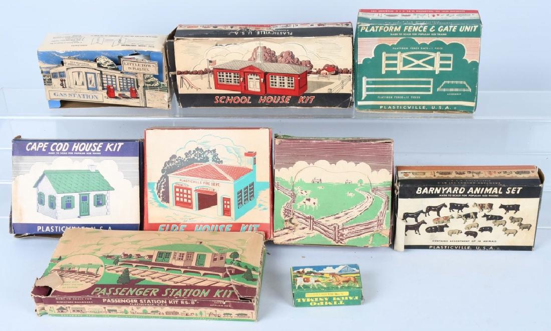 7-PLASTICVILLE SETS & MORE, BOXED (1 of 4)