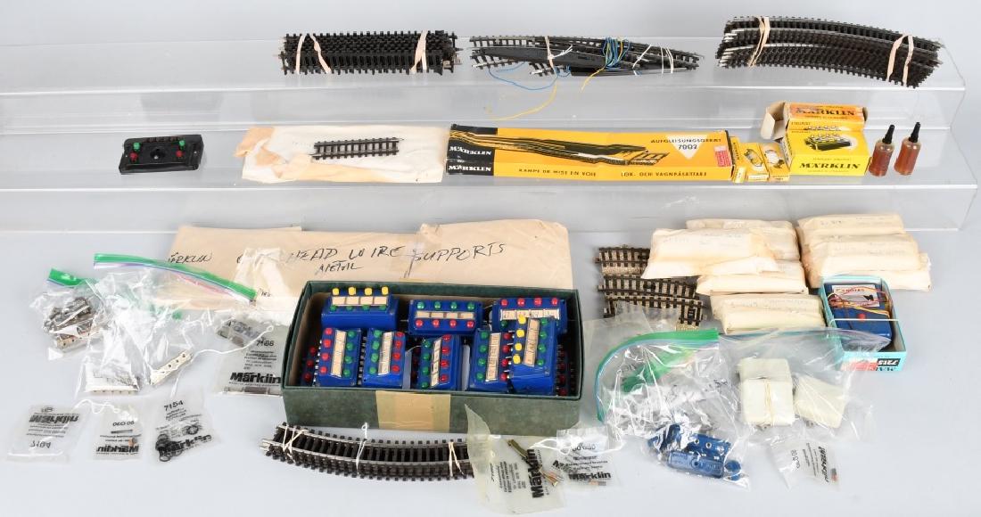 HUGE LOT of MARKLIN ACCESSORIES (1 of 8)