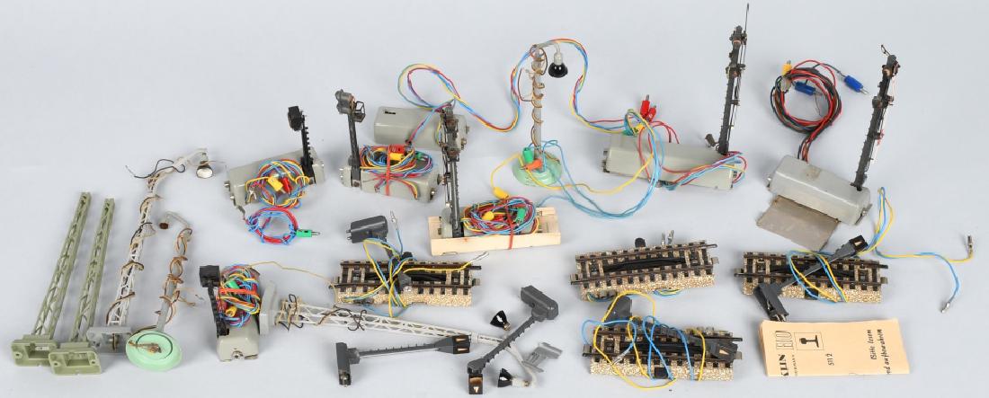 LARGE LOT MARKLIN H.O. ACCESSORIES (1 of 3)