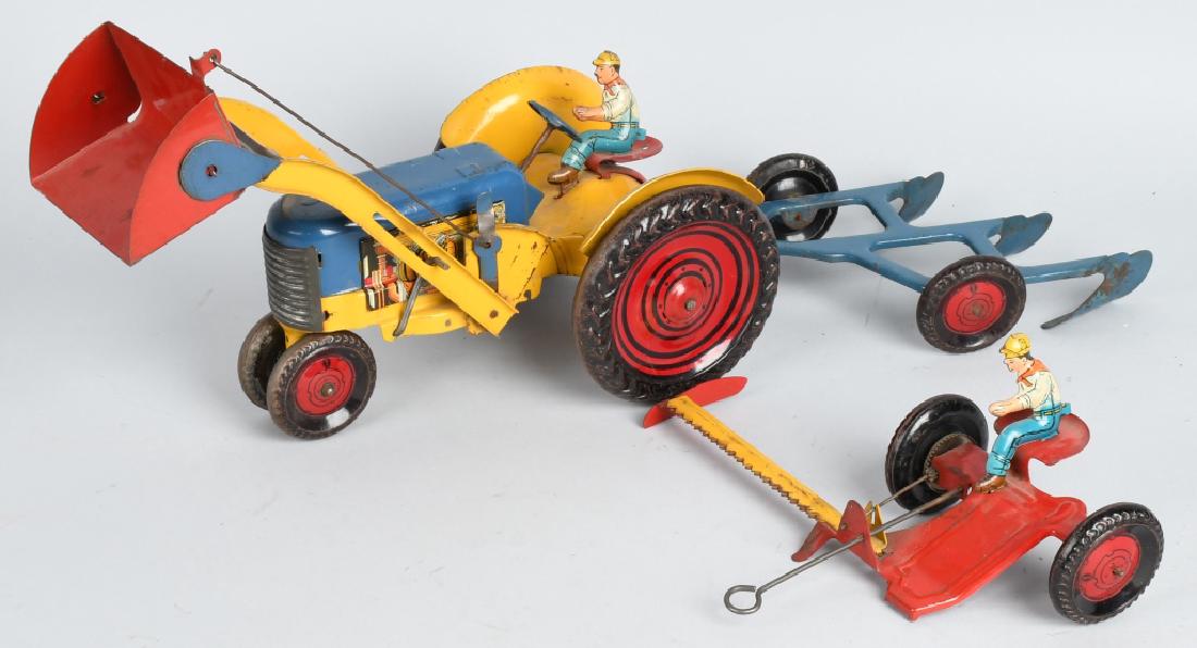 MARX Pressed Steel TRACTOR & IMPLEMENTS (1 of 5)