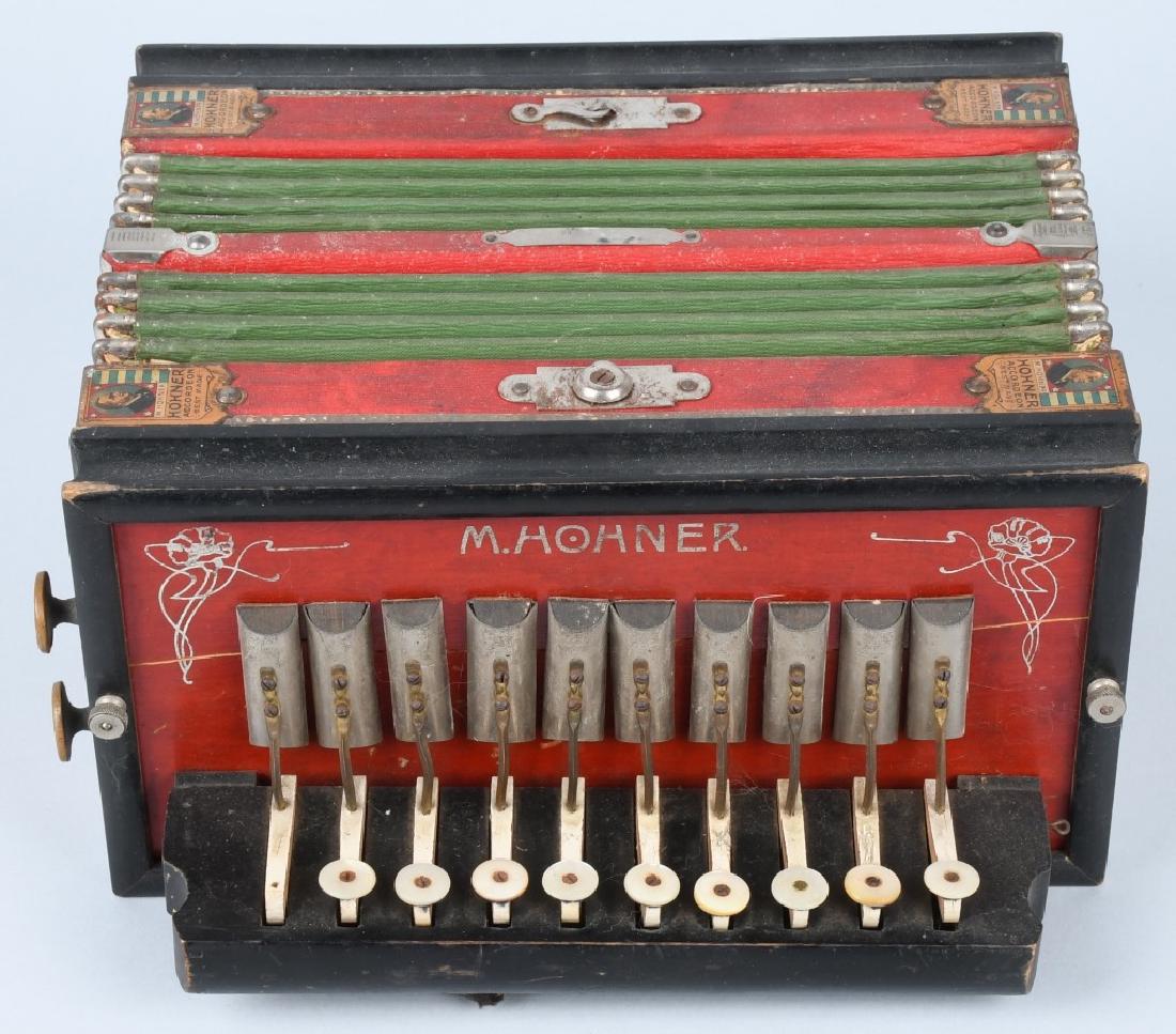 1904 ST LOUIS WORLDS FAIR AM HORNER ACCORDIAN: Beautiful 1904 St Louis Worlds Fair AM Horner Accordion. Great condition with nice decals. Marked highest Award Gold Medal 1904 Worlds Fair. Rare and wonderful piece.