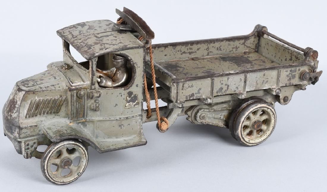 1930'S ARCADE CAST IRON MACK T-BAR DUMP TRUCK (1 of 6)