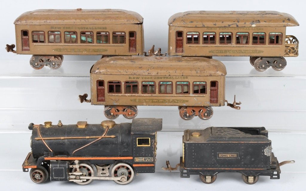 LIONEL O GAUGE #257 ENGINE & 3 PASSENGER CARS (1 of 5)