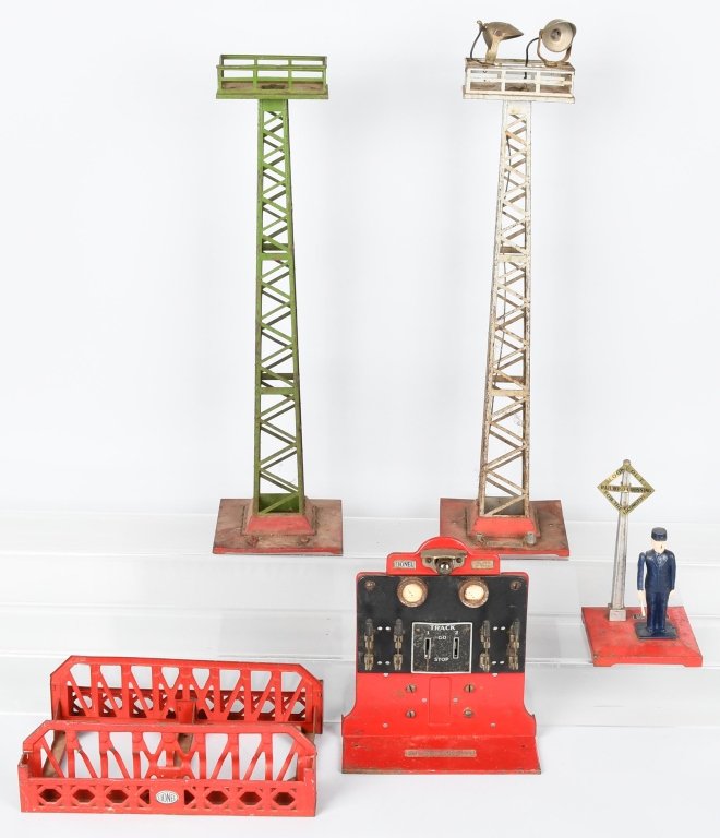 LOT OF LIONEL ACCESSORIES (1 of 6)