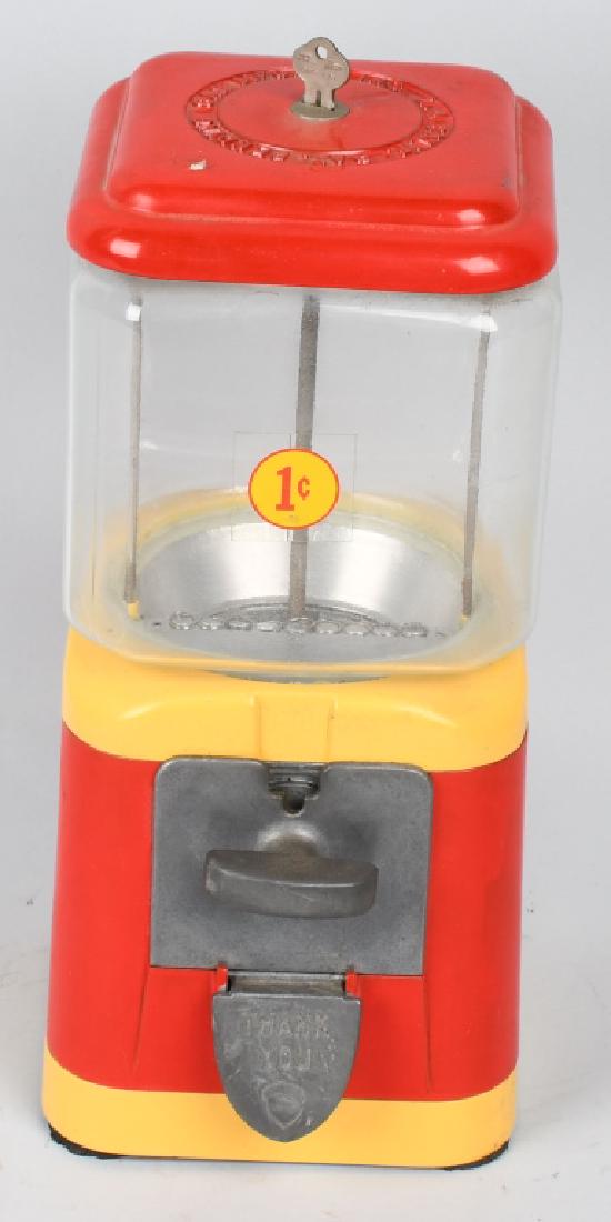 VINTAGE 1c OAK MFG GUMBALL VENDING MACHINE: Vintage Oak Mfg. Gumball Vending Machine. Has key. 14" Excellent