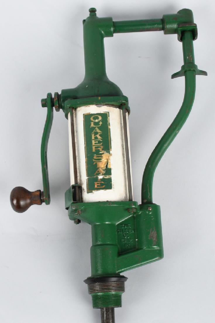 QUAKERSTATE HAND CRANK DRUM PUMP: Vintage crank style pump for drum. Has Quakerstate colors and decal. 52" Excellent