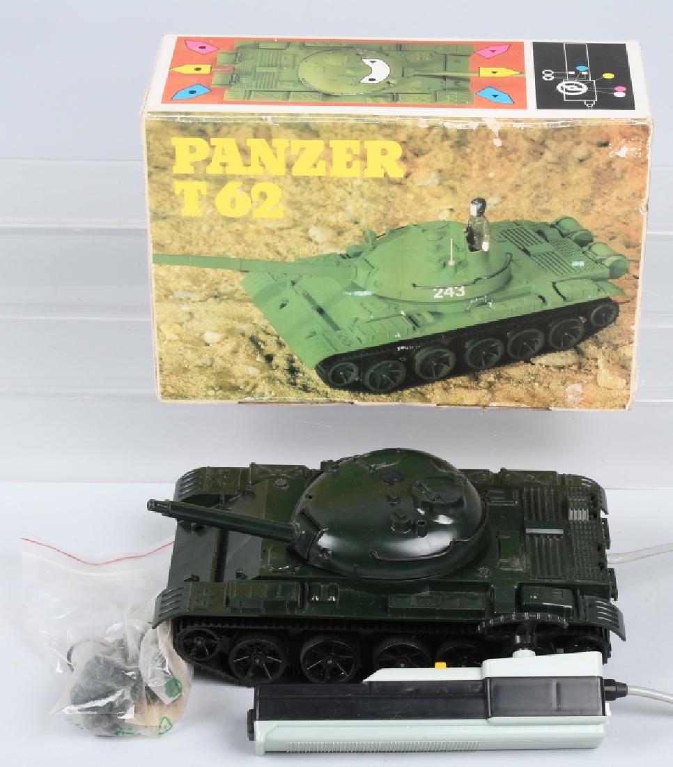 GERMAN PANZER T62, Battery Op, TANK, BOXED (1 of 6)