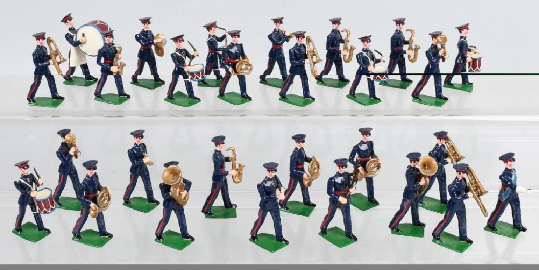 28 - PAINTED LEAD MARINE CORPS BAND: Great looking 28 piece painted lead Marine Corps band. 2 1/4" Excellent