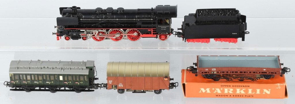 GERMAN MARKLIN HO STEAM ENGINE, TENDER & 3 CARS (1 of 4)