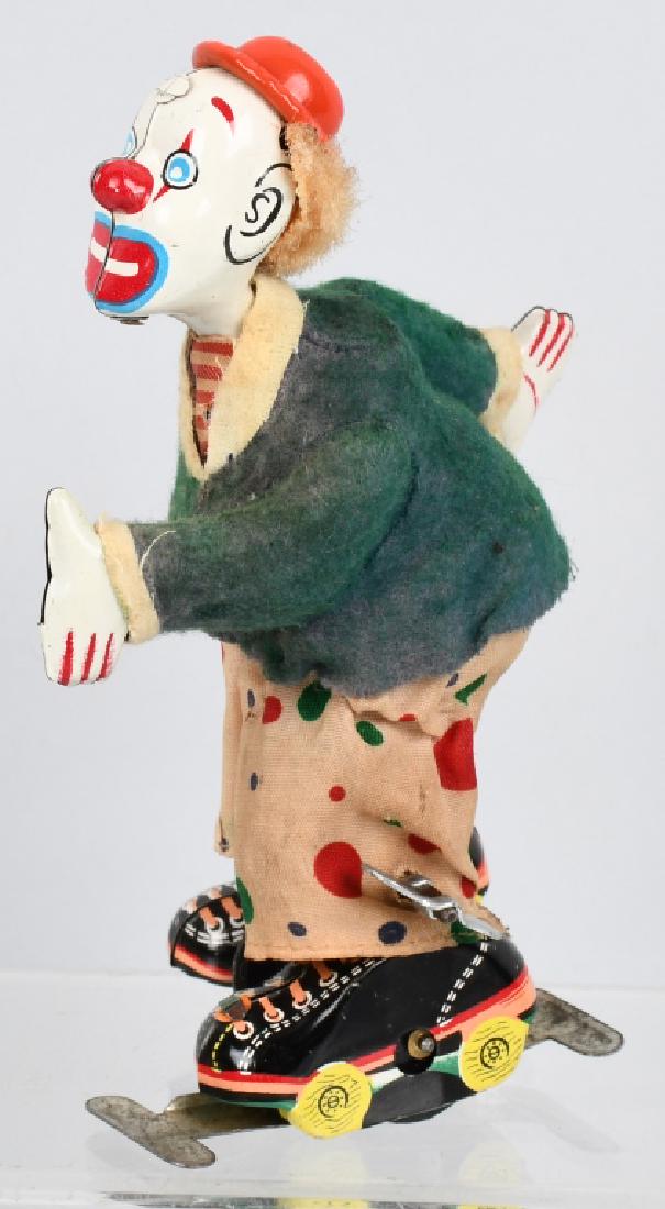 TPS Tin Windup CIRCUS CLOWN ON ROLLER SKATES (1 of 4)