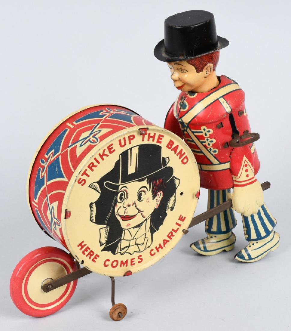 MARX Windup CHARLIE McCARTHY STRIKE UP THE BAND: Excellent Marx tin windup Charlie McCarthy Strike Up The Band. All original and complete. Great colors and graphics. Windup works. 9" Excellent