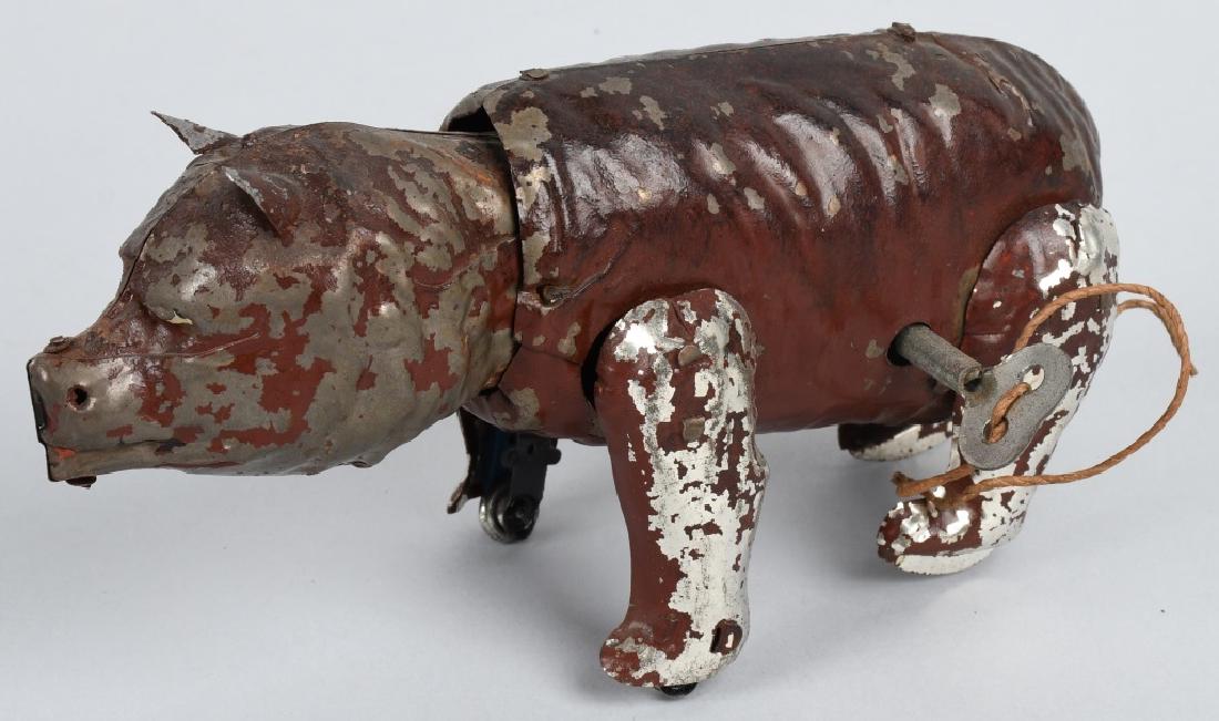 GUNTHERMANN Windup PAINTED TIN WALKING BEAR (1 of 4)