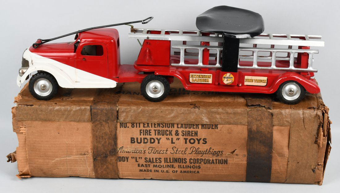 BUDDY L No. 811 RIDER FIRE LADDER TRUCK w/ BOX (1 of 11)