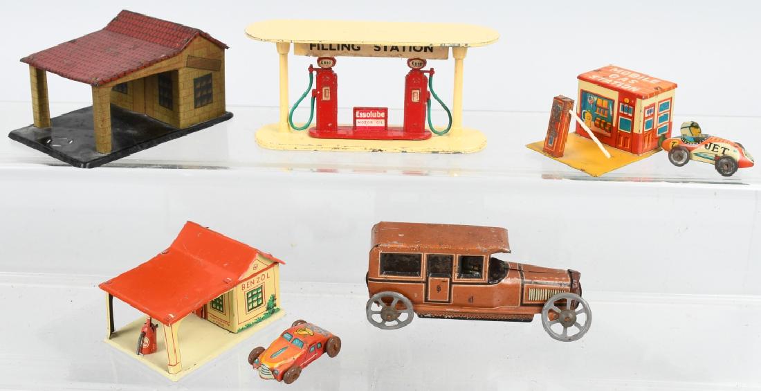 LOT OF MINIATURE GAS STATIONS AND CARS